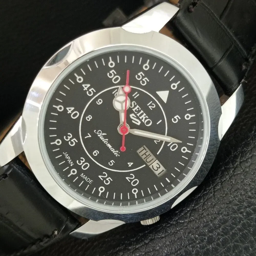 Vintage 1981 Seiko Automatic Mens Silver Watch W/daydate & Red accents
